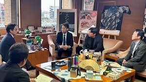 面会 栗山貴行 (一社)Tリーグ事務局長、中野穣二 (株)新宝島ホールディングス代表取締役 他の画像01