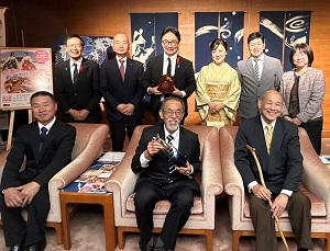 面会 東 雅美 あずま眼科医院院長、田谷昭宏 田谷漆器店副代表 他の画像01