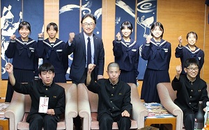 面会 小松島市小松島南中学校女子駅伝部、徳島市国府中学校男子駅伝部(第33回全国中学校駅伝大会出場報告)の画像01