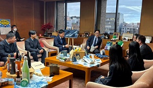 面会 徳島県立城東高等学校陸上競技部(女子第37回全国高等学校駅伝競走大会出場報告)、同ラグビー部(第105回全国高等学校ラグビーフットボール大会出場報告)の画像01