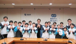 面会 小学生バドミントン徳島県代表選手団(第34回全国小学生バドミントン選手権大会出場報告)の画像01