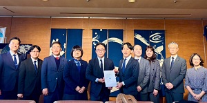 面会 芝野 尚 徳島県旅館ホテル生活衛生同業組合青年部部長、岡田理絵 徳島県観光振興議員連盟会長 他の画像01