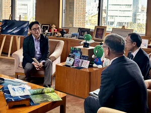 面会 佃 壮夫 (独)日本貿易振興機構 徳島貿易情報センター所長 他の画像01