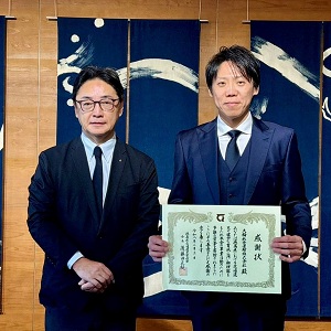 大輪総合運輸(株)から徳島県交通遺児育成会への寄附金贈呈式の画像01