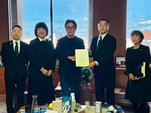 面会 谷 正彦 協同組合徳島県旅行業協会理事長、岡田理絵 徳島県議会観光振興議員連盟会長 他の画像01