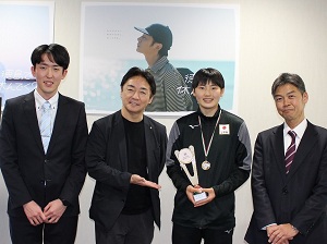 面会 阿南中学校女子バレーボール部 大西雪路選手(全国中学生バレーボール選抜海外遠征日本代表「第10回ネーションズウインターカップ」優勝・最優秀選手賞受賞報告)の画像01