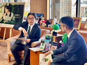 面会 徳永光佑 有限責任監査法人トーマツシニアマネージャー、財満信子 同シニアマネージャー 他の画像01