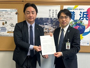 面会 沓掛敏夫 国土交通省道路局長 および 中山光輝 財務省主計局次長の画像01