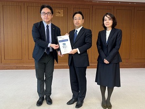 面会 伊藤晋哉 防衛省整備計画局長、廣瀨律子 同省人事教育局長、一松 旬 財務省主計局次長 および 田村憲久 衆議院議員 および 仁木博文 厚生労働副大臣へ ドクターヘリによる救急医療提供体制の確保に関する緊急要望の画像01