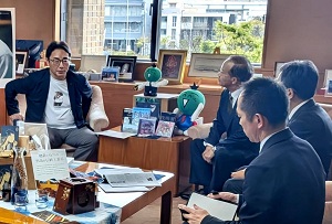 面会 河村保彦 国立大学法人徳島大学学長、赤池雅史 同理事 他の画像01