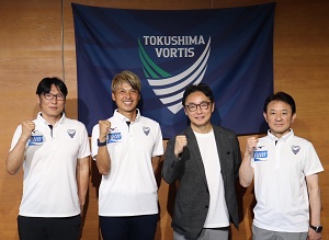 面会 岸田一宏 徳島ヴォルティス(株)代表取締役社長、吉本岳史 徳島ヴォルティス監督、黒部光昭 同フットボールダイレクター 他の画像01