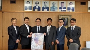 面会 渡邉憲弘 富士山すその阿波おどり実行委員会委員長、木村竹志 富士山すその阿波おどり連協会長、小池友則 静岡裾野みどり連長 他の画像01