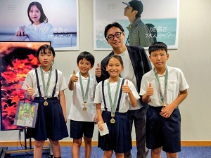 面会 北島町立北島南小学校 生徒4名、長倉 健治郎 (一社)徳島県交通安全協会会長 他(第58回交通安全こども自転車全国大会出場報告)の画像01