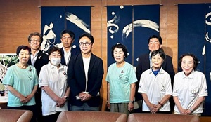 延 良朗 (公財)とくしま未来健康づくり機構((公財)結核予防会徳島県支部)理事長、藤田育美 (一財)徳島県婦人団体連合会会長 他から複十字シール運動への協力要請の画像01