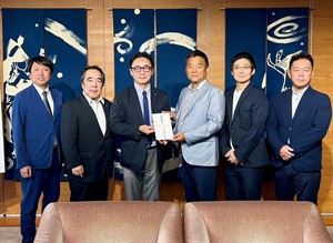 令和8年熊本地震に係る徳島県高校野球OB連盟からの義援金贈呈式の画像01