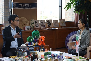 面会：医師 前川裕子氏の写真