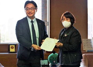 面会：部落解放同盟徳島県連合会 中原サヲ江 執行委員長他の写真1