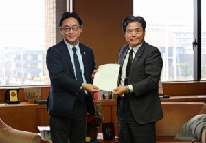 面会：(公社）徳島県労働者福祉協議会 森本佳広 会長他の写真