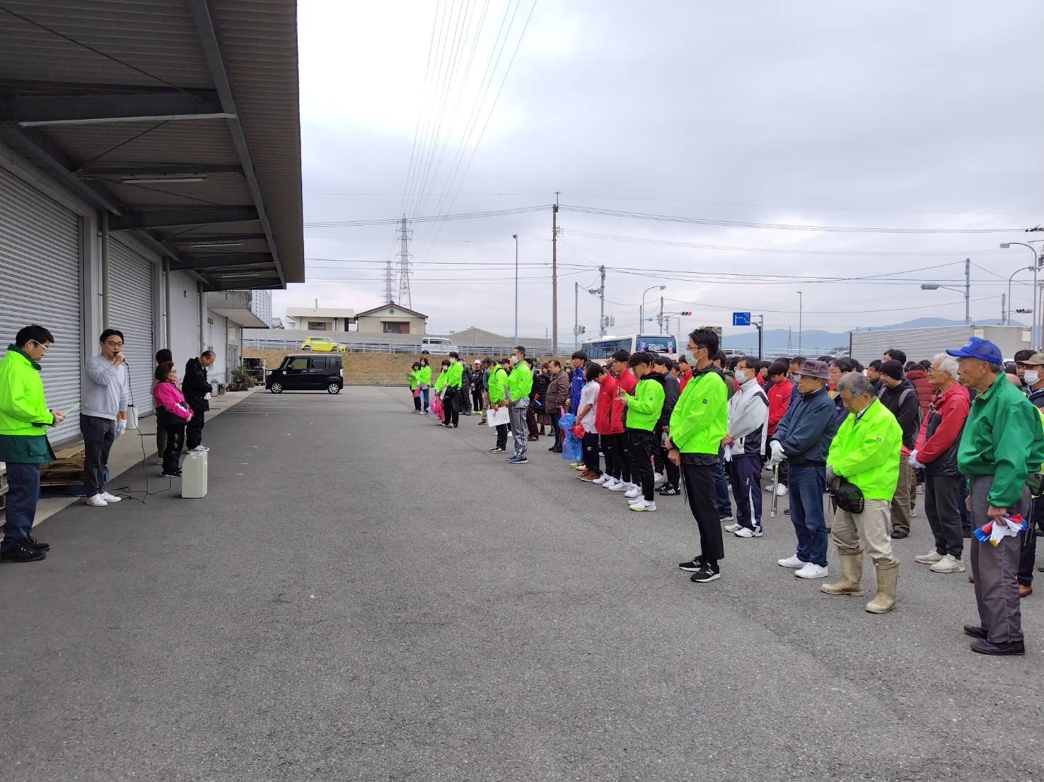 「とくしまマラソン2024コース」名田橋～鮎喰川堤防周辺清掃活動の写真1