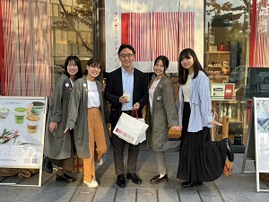 視察 ：「アナザー・ジャパン」にて大学生と意見交換の写真1