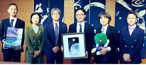 面会：第35回 宇宙技術および科学の国際シンポジウム（ISTS）徳島大会組織委員長 鈴木宏二郎教授他の写真1
