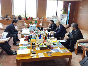面会：森田昌克 日本デジタル配信(株)取締役副社長、梅田真司 ケーブルテレビ徳島(株)代表取締役社長他の写真2