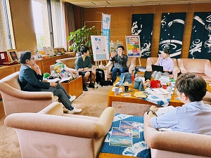 面会:本嶋孔太郎 共創DAO合同会社共同創業者、原田真 同共同創業者、滑良奈央 同共同創業者の写真1