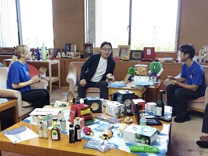 面会：徳島大学鳥人間プロジェクト 横溝健人 代表、中西彩歌 同パイロット他の写真1