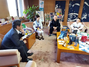 面会：ブラジリアン柔術ジムFAROL(ファロウ) 長瀬和子選手、長瀬将悟選手、長瀬 憲紀道場長の写真1