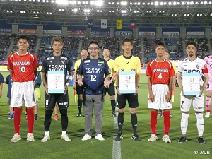 2024明治安田J2リーグ第27節 徳島ヴォルティスvsファジアーノ岡山 セレモニーあいさつ・記念品贈呈式の写真1
