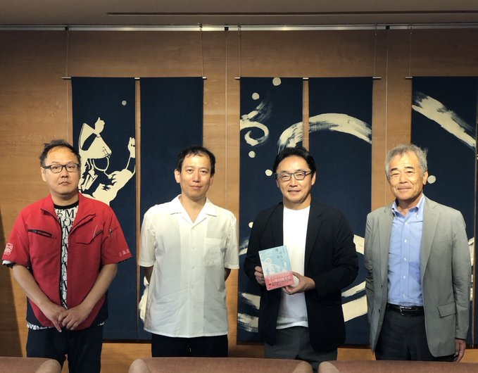 面会：河北壮平 講談社文芸第二出版部・月刊小説誌「小説現代」編集長、八百原勝(株)平惣書籍部部長兼統括店長他の写真