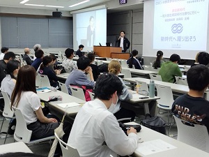 COC+R共同授業「徳島の魅力、徳島で働く」で講演の写真1