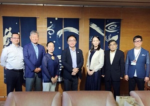 面会：田村耕一 特定非営利活動法人写楽の会会長、シテ方金春流能楽師 安達裕香氏他の写真1