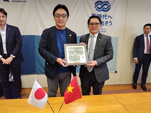 面会：在大阪ベトナム社会主義共和国総領事館の写真1
