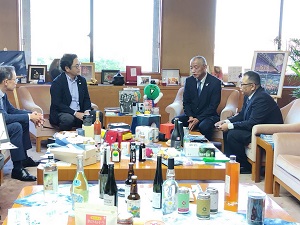 面会：石留保男 日本ハムファクトリー(株)徳島工場長他の写真