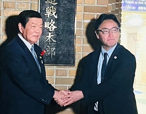 面会：伊東良孝 内閣府特命担当大臣の写真1