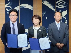 有限会社ハイプラとのとくしまエコパートナー協定の締結式の写真