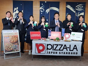 株式会社フォーシーズと小松島西高等学校との共同開発商品完成報告・試食会の写真