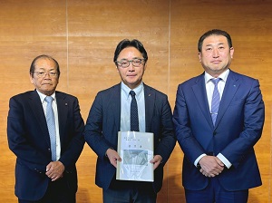 面会：原井敬 吉野川市長、枝澤幹太 吉野川市議会議長の写真