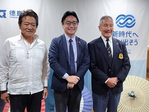 面会：山本浩二(有)ギャラップ代表取締役、石川侃(有)スペースオーシャンカアナパリ代表取締役の写真