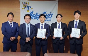 面会：南 啓介 (株)パブリック・ベースボールクラブ徳島 代表取締役、徳島インディゴソックス 中込陽翔 選手、 工藤泰成 選手、 川口冬弥 選手の写真