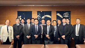 面会：松永元伸 ライフコーポレーション(株)執行役員 近畿圏商品本部長他の写真