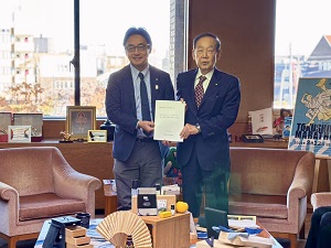 徳島県治山林道協会 山口俊一 会長他から治山林道事業に関する要望の写真