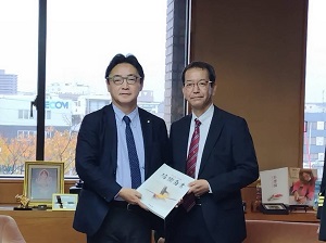 面会：中国四国防衛局長他の写真