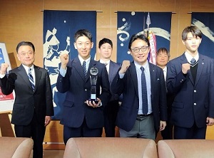面会：徳島県立徳島科学技術高等学校男子ソフトボール部、男子バレーボール部の写真