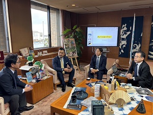 面会：Jorge Noguchi 常務取締役 Asia Pacific, The New York Times Company 、田中和彦 (株)シナノインターナショナル代表取締役他の写真