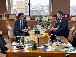 面会：橋本力哉(株)テレコメディア代表取締役社長の写真