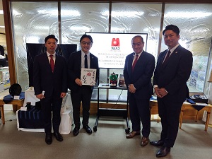 面会：本間正浩 (株)マルハン北日本カンパニー硬式野球部部長、館山昌平 監督他の写真