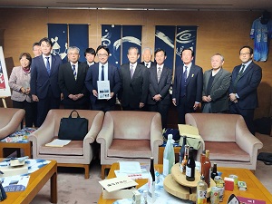 面会：岩佐義弘 阿南市長、横手周次 見能林連絡協議会会長他の写真