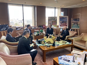 面会：岩井良行 (一社)発明推進協会会長、(公財)発明協会副会長・専務理事他の写真